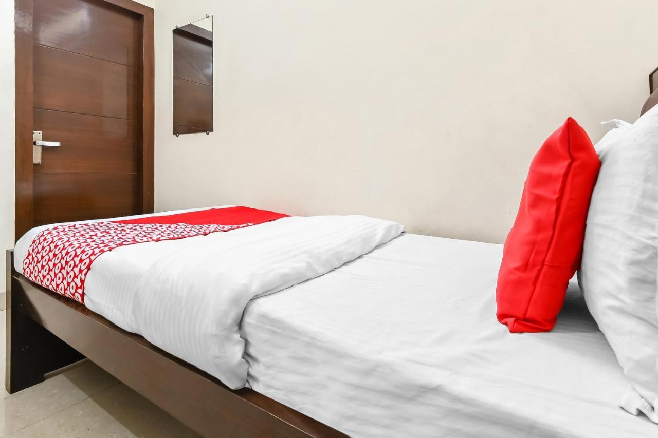 Oyo 49672 Hotel Galaxy Muradabad Dış mekan fotoğraf