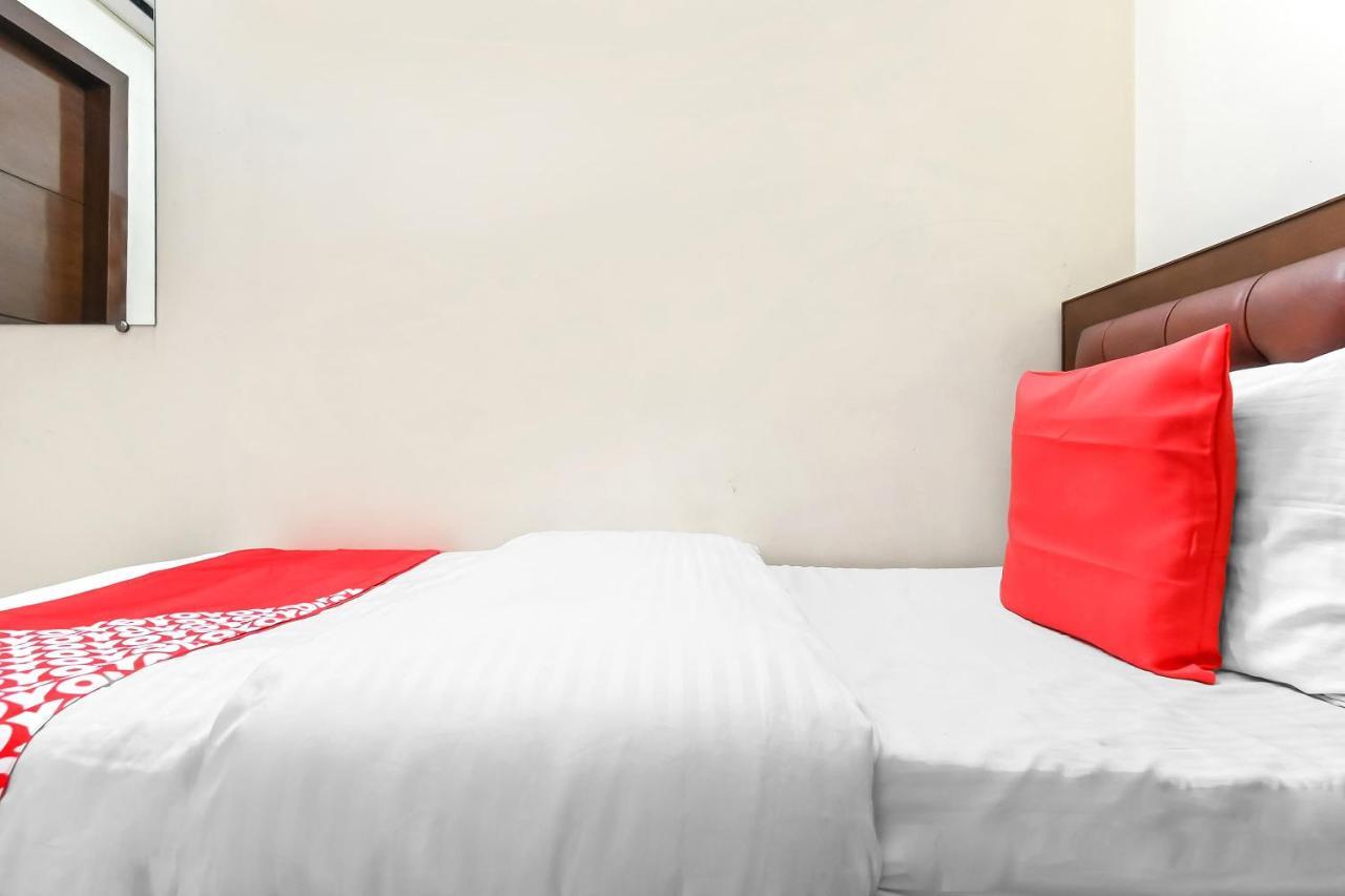 Oyo 49672 Hotel Galaxy Muradabad Dış mekan fotoğraf